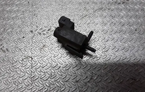 Volvo V70 Vacuum valve 30611668