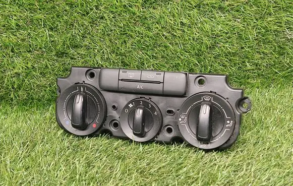 Volkswagen Jetta VI Climate control unit 5C0820047BD 901519030000