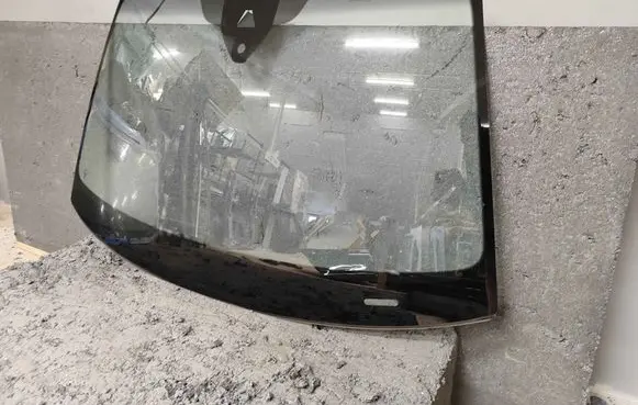 Audi Q2 - Front windscreen/windshield window 81A845099P
