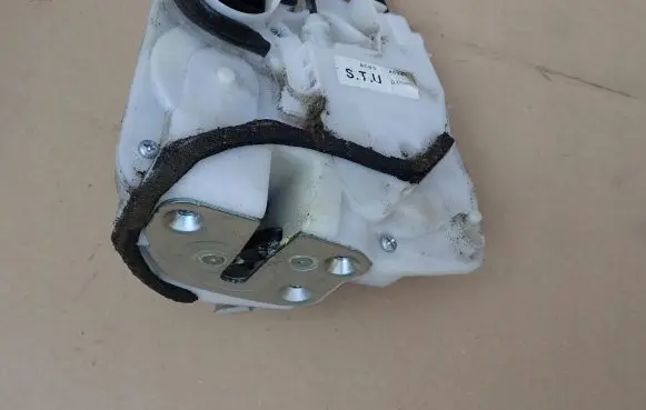 Mazda 2 Rear door lock
