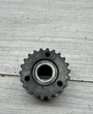 Volkswagen Golf VII Fuel pump gear (pulley) 04L130101