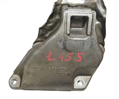 Engine mounting bracket