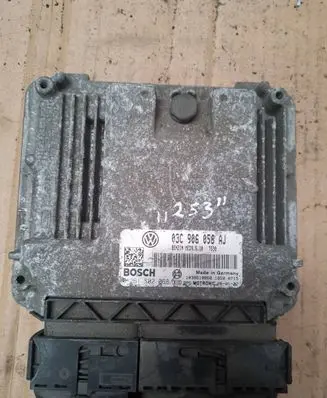 Volkswagen Golf V Engine control unit/module 03C906056AJ 0261S02068