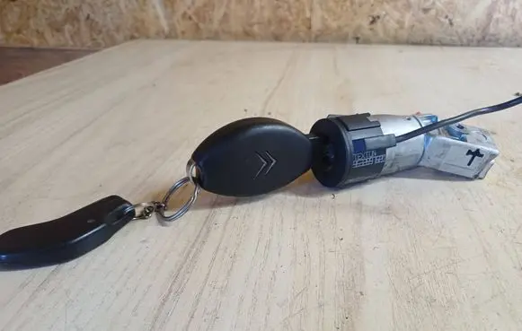 Citroen C5 Ignition lock 9632897680