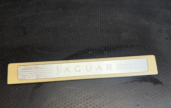 Jaguar XF X250 Front sill trim cover 8X2313200AF