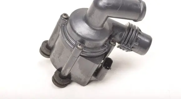 Volvo XC40 Water pump 32324819