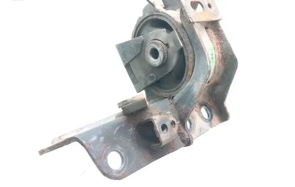 Toyota Avensis T250 Engine mount bracket