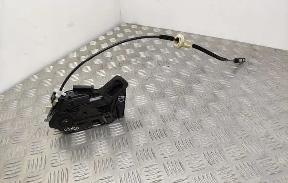Volkswagen Golf VI Front door lock 5K1837016B