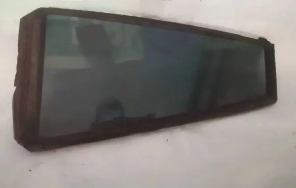 Rear vent window glass