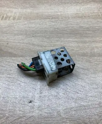 Opel Astra H Coolant fan relay 90560362