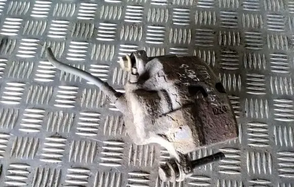 Mitsubishi Galant Front brake caliper