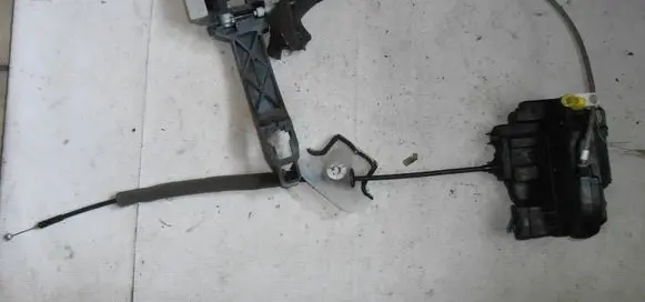 Nissan Qashqai Front door lock