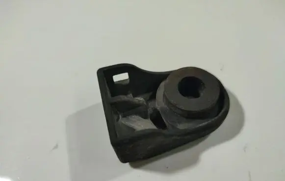 Radiator mount bracket