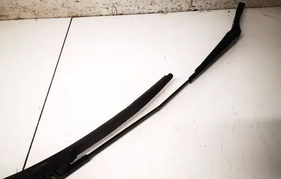 Volkswagen Golf Plus Front wiper blade arm 5M0955409A