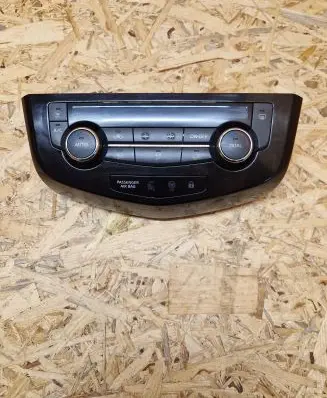 Nissan Qashqai Climate control unit 275004EA0A T907770D