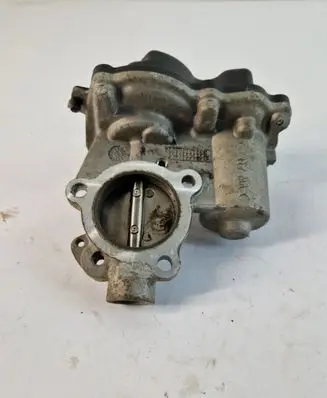Volkswagen Jetta VI Electric throttle body valve 04L131501D