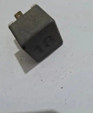 Volkswagen Transporter - Caravelle T4 Other relay 191937503