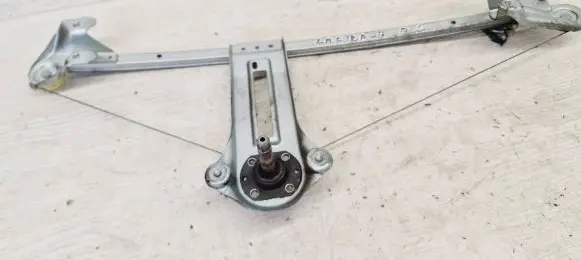 Rear door manual window regulator