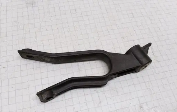 Opel Zafira B Radiator mount bracket 13162131