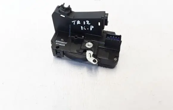 Renault Trafic II (X83) Front door lock 8200008247