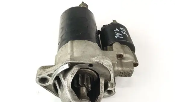 Volkswagen PASSAT B5 Starter motor 058911023B 0001109068