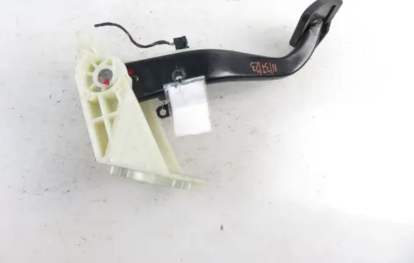 BMW X1 E84 Brake pedal 6798596