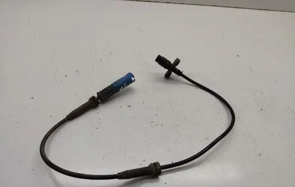 BMW 5 E39 ABS brake wheel speed sensor 6756375 34526756375