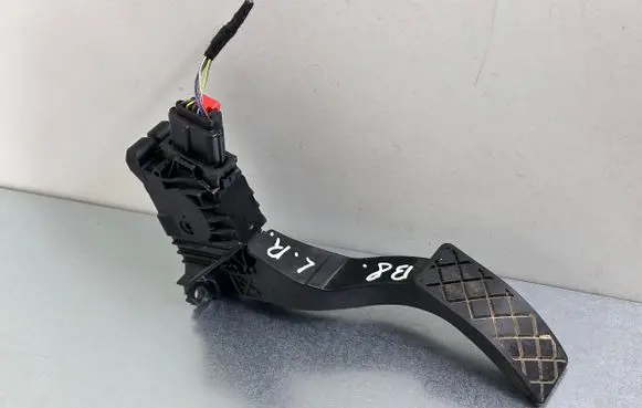 Volkswagen PASSAT B8 Accelerator throttle pedal 5Q1723503K