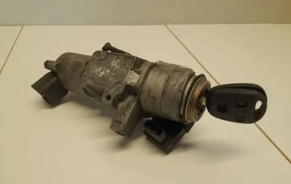 Toyota Avensis T250 Ignition lock N0501517