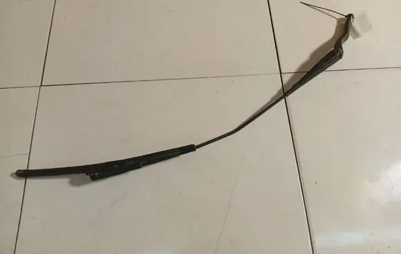 Opel Corsa D Front wiper blade arm 13182326