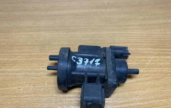 Mercedes-Benz E W210 Turbo solenoid valve A0005450427 C3717