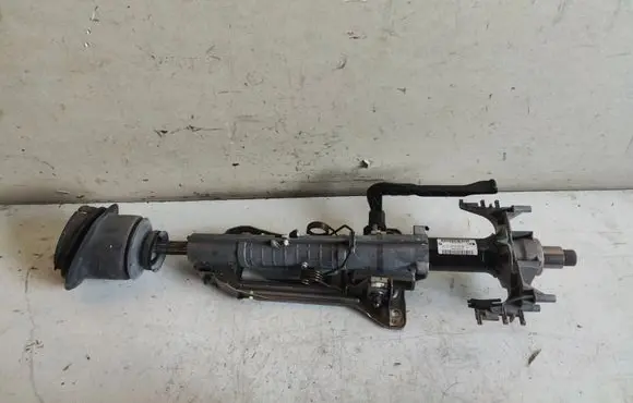 BMW 1 E81 E87 Steering wheel axle 831401030515