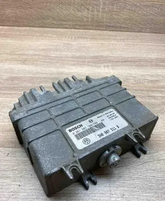 Volkswagen PASSAT B4 Engine control unit/module ECU 3A0907311B 0261203788