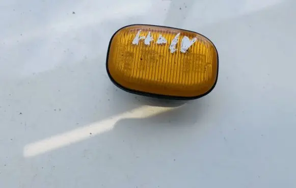 Toyota Avensis Verso Front fender indicator light