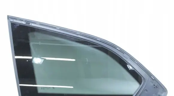 BMW M5 F90 Rear side window 5A29CF3