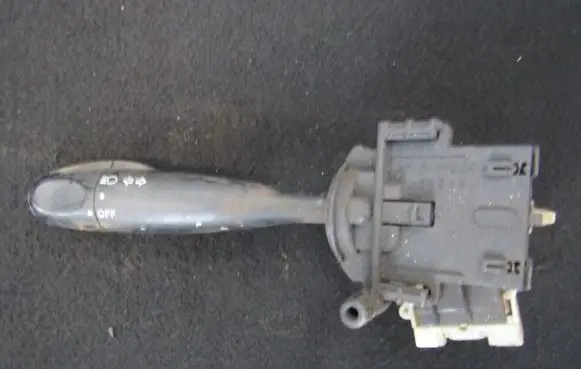 Toyota Yaris Indicator stalk 1736481