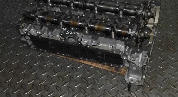 Mercedes-Benz E W212 Engine head R651018
