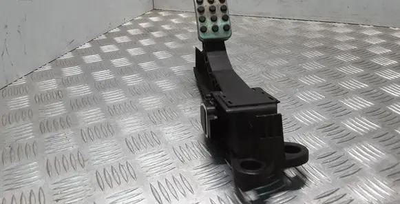 Mercedes-Benz ML W164 Accelerator throttle pedal A1643000104