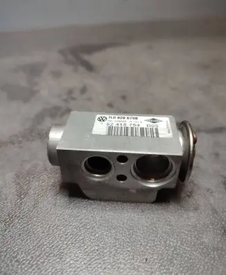 Audi Q7 4L Air conditioning (A/C) expansion valve 7L0820679B 52415754