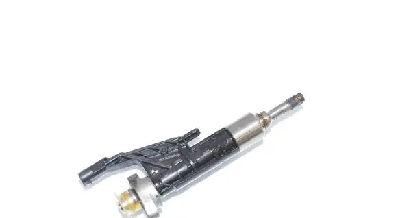 BMW 5 G30 G31 G38 Fuel injector 7639990 13537639990 13538625396