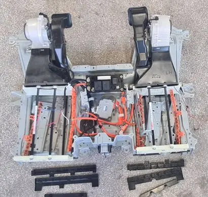 Toyota RAV 4 (XA40) Hybrid / electric car battery 