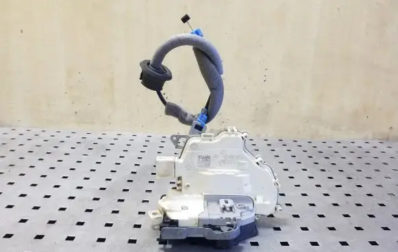 Audi A3 S3 8V Rear door lock 4G0839015E