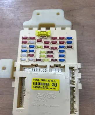 Hyundai ix35 Fuse module 919502S721 M7066396 H2SD0419