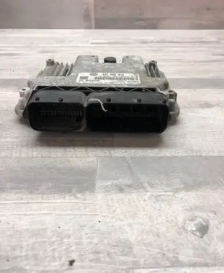 Volkswagen Golf VI Engine control unit/module 03C906016 0261S04390