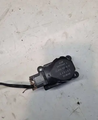 Mercedes-Benz CLS C219 Air flap motor/actuator G4126002 EAB502 A2038201642