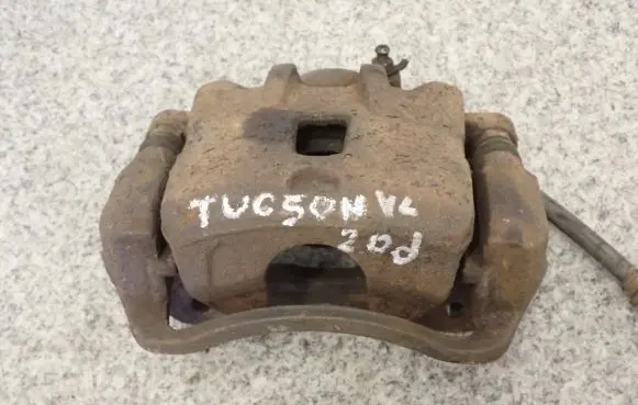 Hyundai Tucson JM Front brake caliper