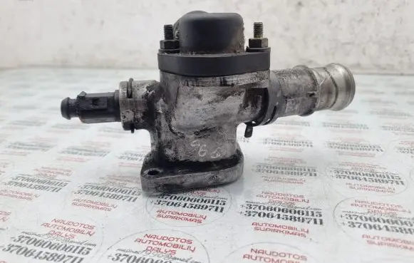 Audi A4 S4 B6 8E 8H Engine coolant pipe/hose 038121133A