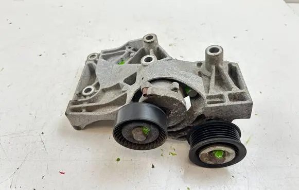Opel Zafira C A/C compressor mount bracket 532274354 55582510
