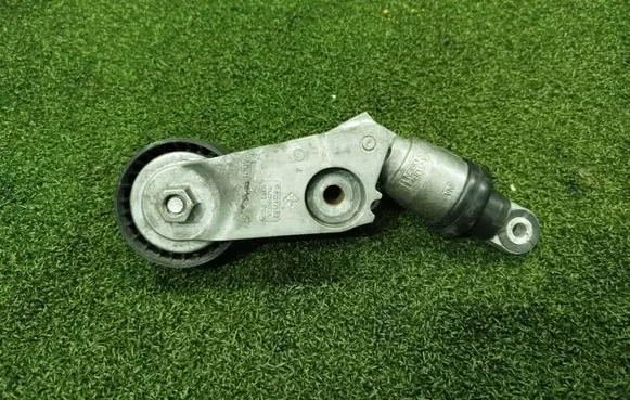 Renault Trafic III (X82) Generator/alternator belt tensioner 117501769R F61211102