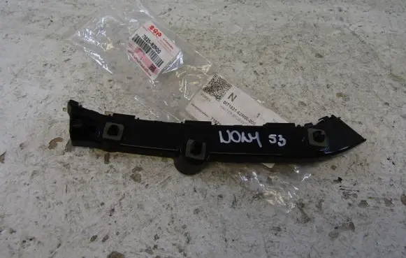 Suzuki Ignis Rear bumper mounting bracket 7182162R00
